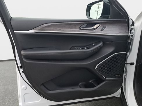 Certified 2023 Jeep Grand Cherokee L Limited image 30