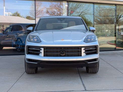Used 2025 Porsche Cayenne image 6