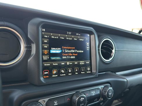 Used 2022 Jeep Gladiator Overland w/ Popular Equipment Package AWD/4WD image 20