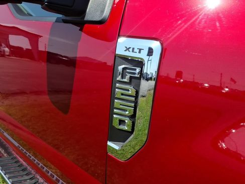 Used 2019 Ford F250 XLT w/ XLT Premium Package AWD/4WD image 10