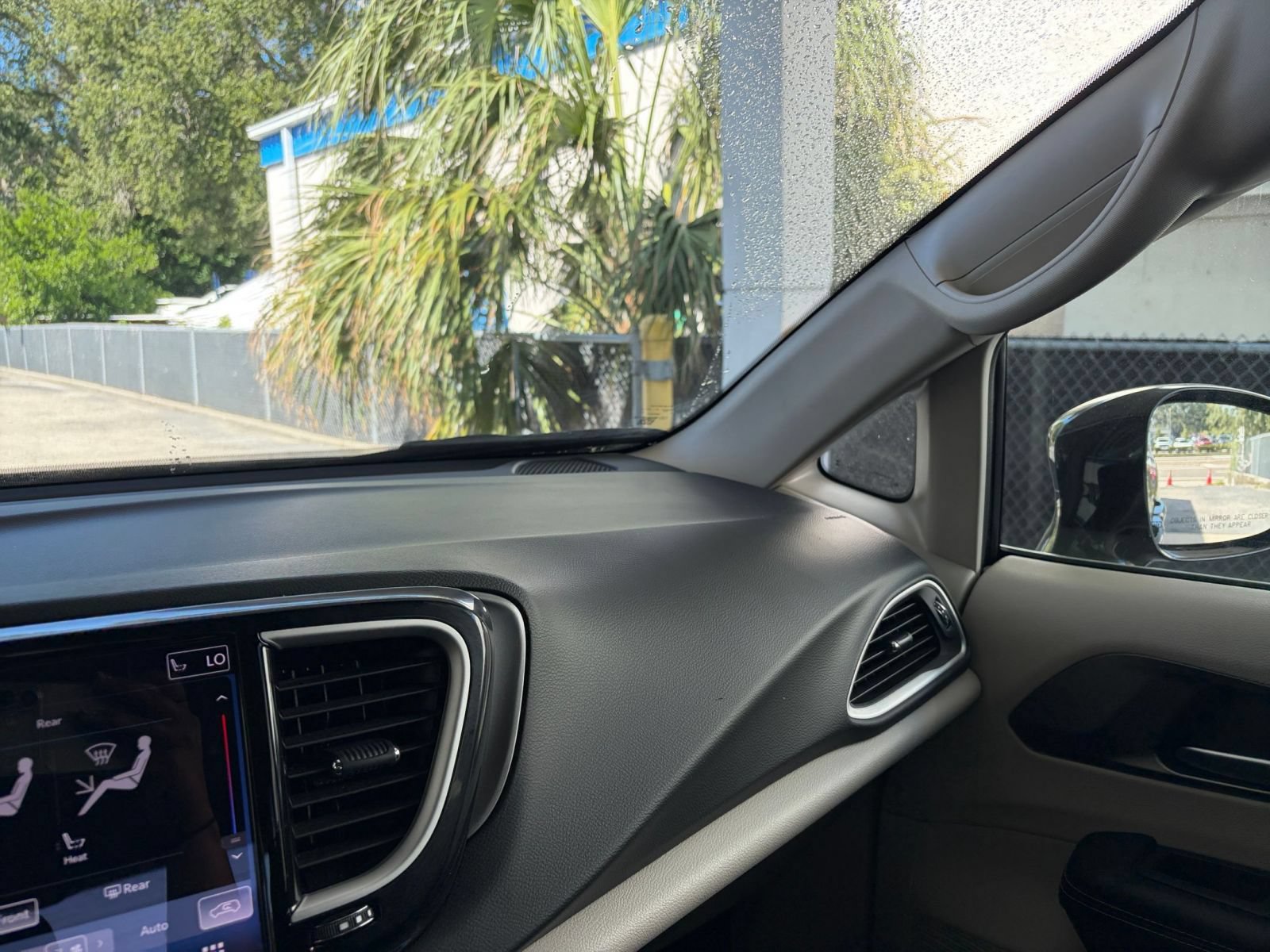 Used 2024 Chrysler Pacifica Touring-L FWD image 36