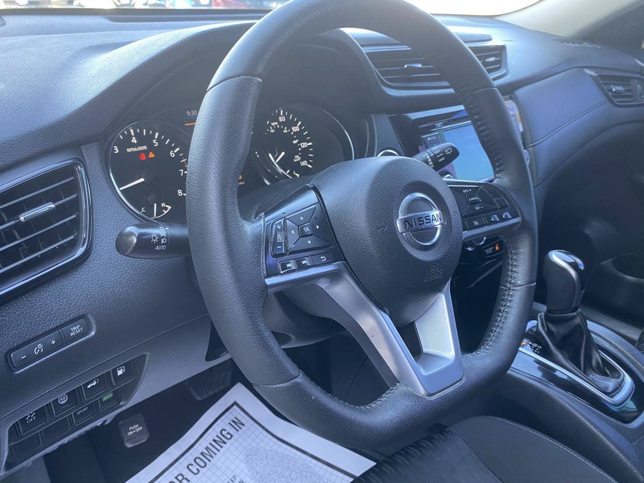 Used 2020 Nissan Rogue SV FWD image 18