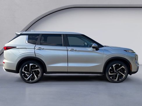 Used 2022 Mitsubishi Outlander SE FWD image 6