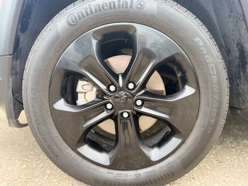 Used 2018 Jeep Compass Latitude w/ Popular Equipment Group AWD/4WD image 9