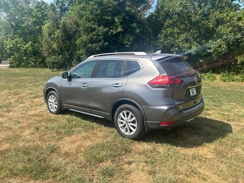 Used 2017 Nissan Rogue SV w/ SV Family Package FWD image 5