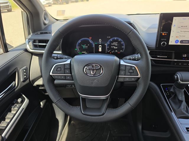 Used 2026 Toyota Sienna Limited FWD image 10