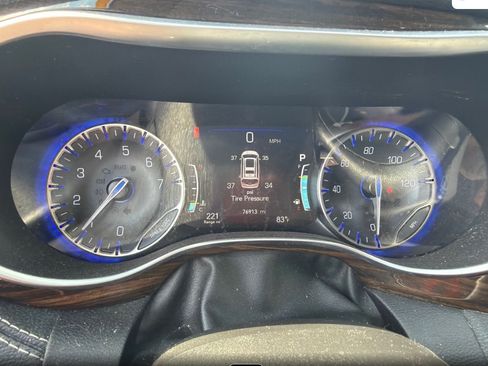 Used 2021 Chrysler Pacifica Limited AWD/4WD image 11