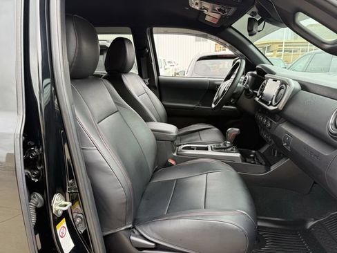 Used 2020 Toyota Tacoma TRD Off-Road AWD/4WD image 29