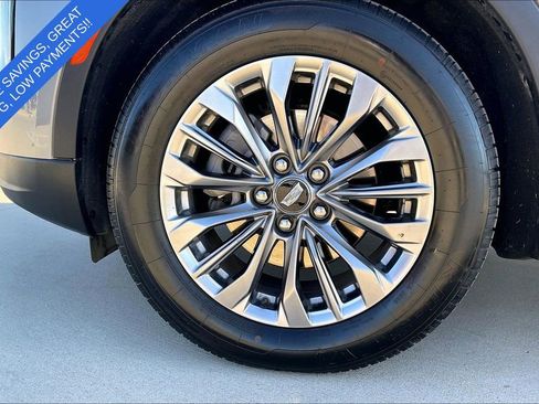 Used 2025 Cadillac XT4 Premium Luxury image 12