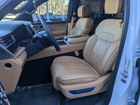 Used 2024 Jeep Grand Wagoneer Series III w/ Rear Seat Video Group 1 image 25