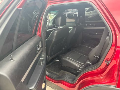 Used 2017 Ford Explorer XLT w/ Equipment Group 202A image 7