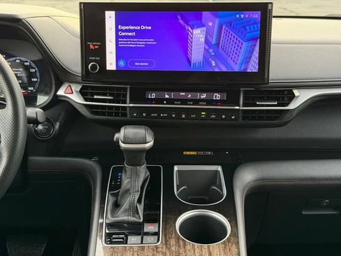 Certified 2025 Toyota Sienna Platinum AWD/4WD image 22