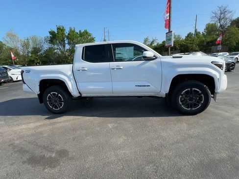 New 2025 Toyota Tacoma TRD Sport image 9