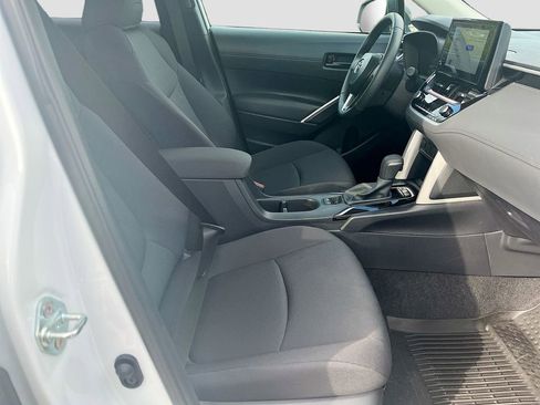 Used 2025 Toyota Corolla Cross LE FWD image 25