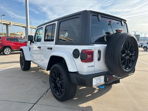 Used 2023 Jeep Wrangler Unlimited Sahara image 6