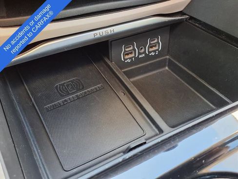 Used 2023 Chrysler Pacifica Limited FWD image 26