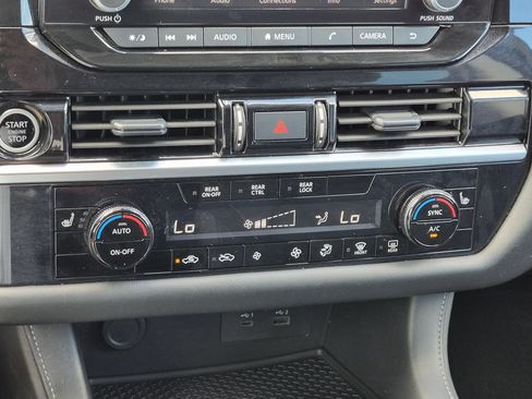 Used 2024 Nissan Pathfinder SV FWD image 24