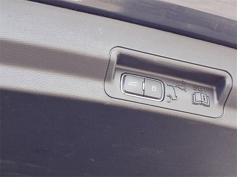 Certified 2023 Ford Explorer Limited image 26