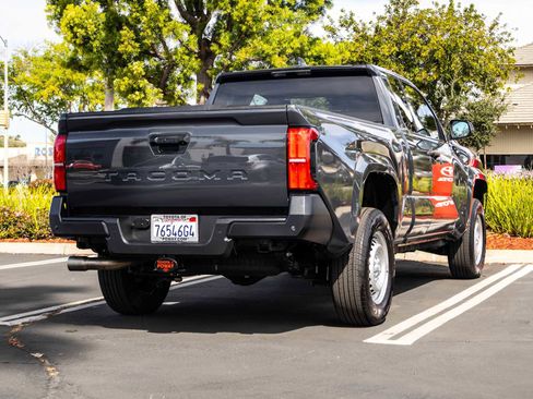 Used 2025 Toyota Tacoma SR w/ SR Upgrade Package image 9