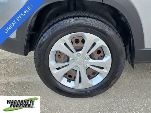 Used 2024 Chevrolet Trax LS w/ Driver Confidence Package FWD image 5