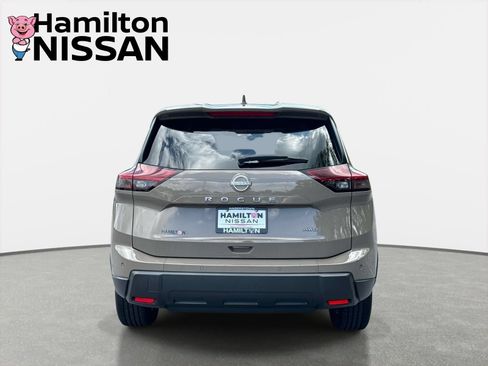 Used 2025 Nissan Rogue SV AWD/4WD image 3
