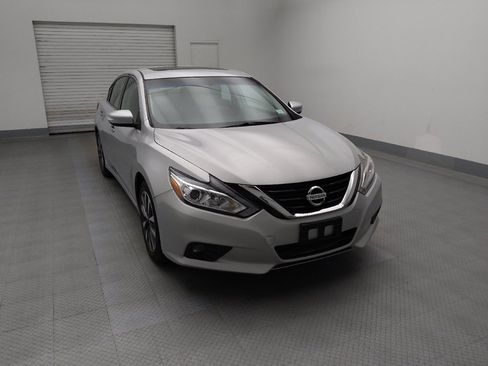 Used 2017 Nissan Altima 2.5 SL FWD image 14