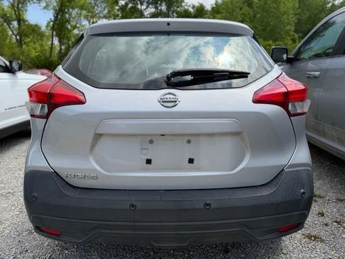 Used 2020 Nissan Kicks S FWD image 4