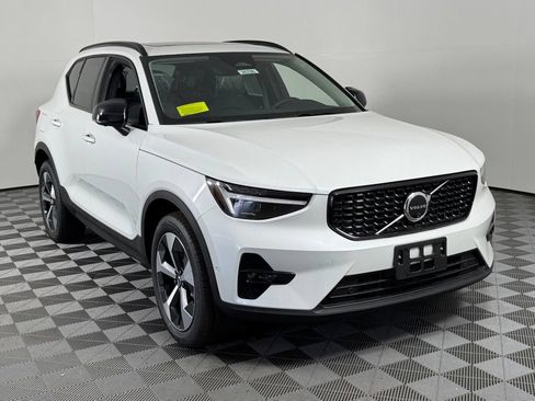 New 2026 Volvo XC40 B5 Plus w/ Protection Package Premier AWD/4WD image 3