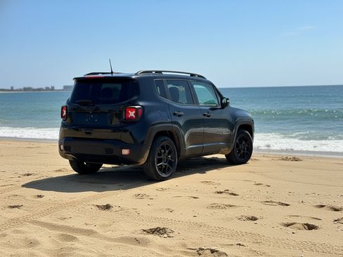 Used 2019 Jeep Renegade Altitude w/ Quick Order Package 2XM AWD/4WD image 21