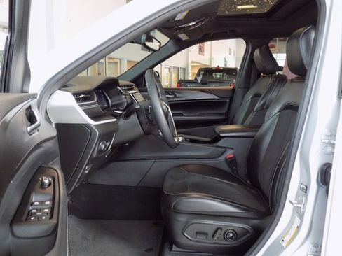 Certified 2023 Jeep Grand Cherokee Altitude image 19