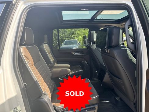 Used 2025 GMC Yukon XL Denali Ultimate AWD/4WD image 17