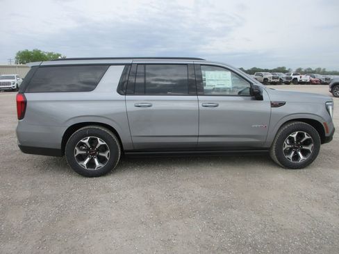 New 2026 GMC Yukon XL AT4 Ultimate image 3