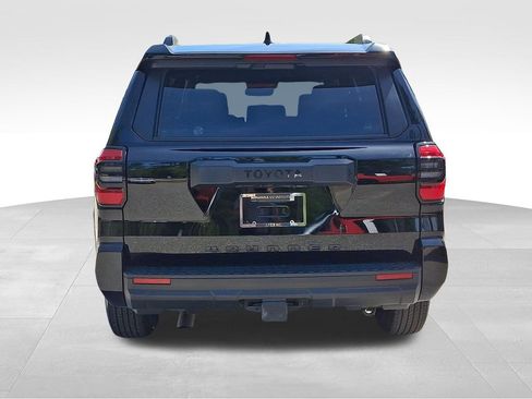 Used 2025 Toyota 4Runner SR5 AWD/4WD image 5