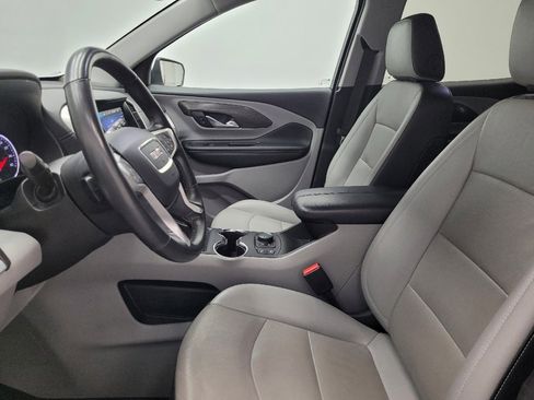 Used 2024 GMC Terrain SLT image 17
