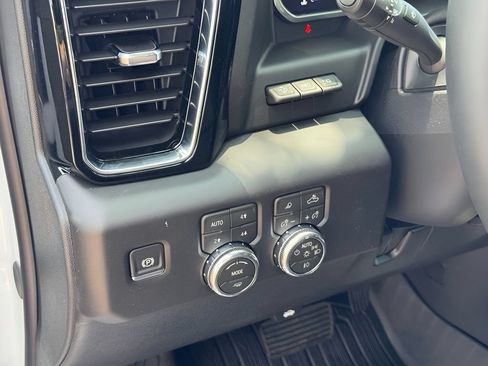 New 2026 GMC Sierra 2500 Denali w/ Denali Reserve Package AWD/4WD image 11