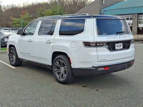 Used 2022 Jeep Grand Wagoneer Series I w/ Flexible Seating Group AWD/4WD image 6