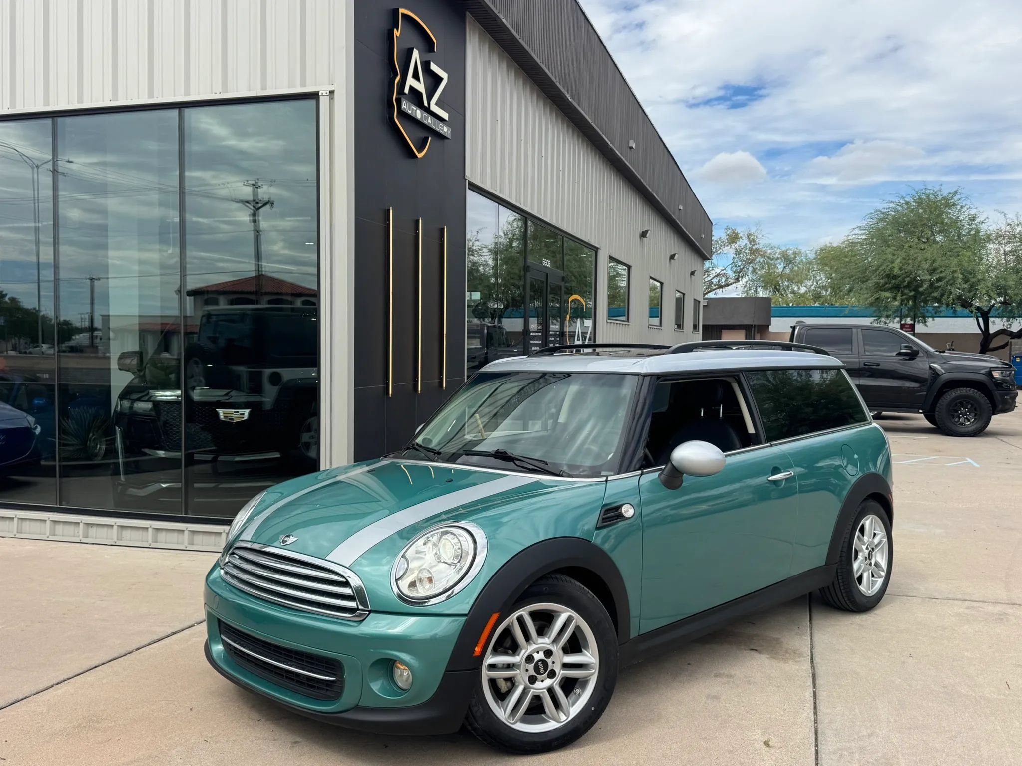 Used 2012 MINI Cooper Clubman FWD image 1