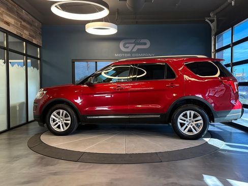 Used 2019 Ford Explorer XLT AWD/4WD image 6