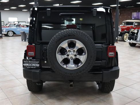 Used 2016 Jeep Wrangler Unlimited Sahara w/ Connectivity Group AWD/4WD image 4