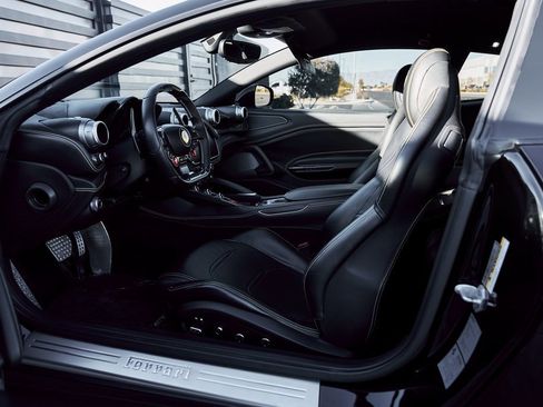 Used 2018 Ferrari GTC4Lusso T image 30