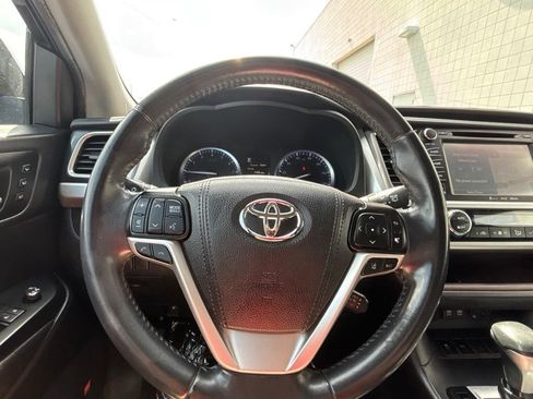 Used 2019 Toyota Highlander Limited FWD image 19