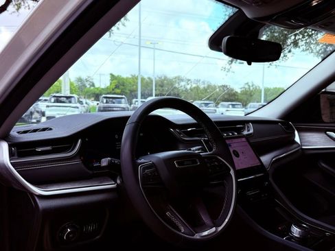 Used 2023 Jeep Grand Cherokee L Limited image 24