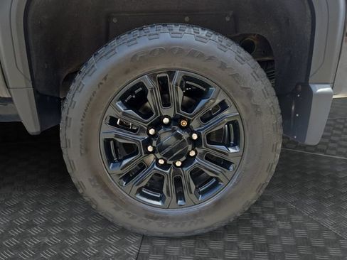 Used 2023 GMC Sierra 2500 Denali w/ Denali Black Diamond Edition AWD/4WD image 36
