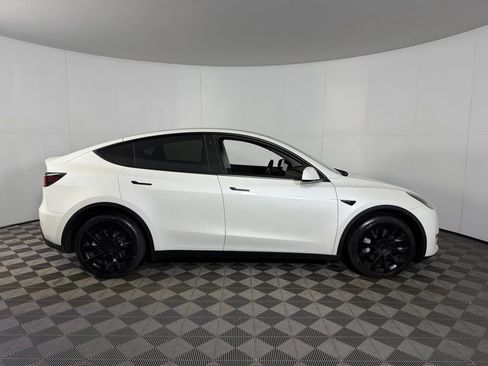 Used 2022 Tesla Model Y Long Range AWD/4WD image 4