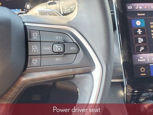 Used 2023 Jeep Grand Cherokee Limited AWD/4WD image 18