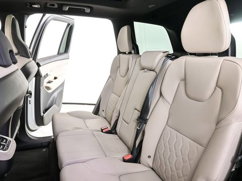 Certified 2025 Volvo XC90 B6 Plus AWD/4WD image 23