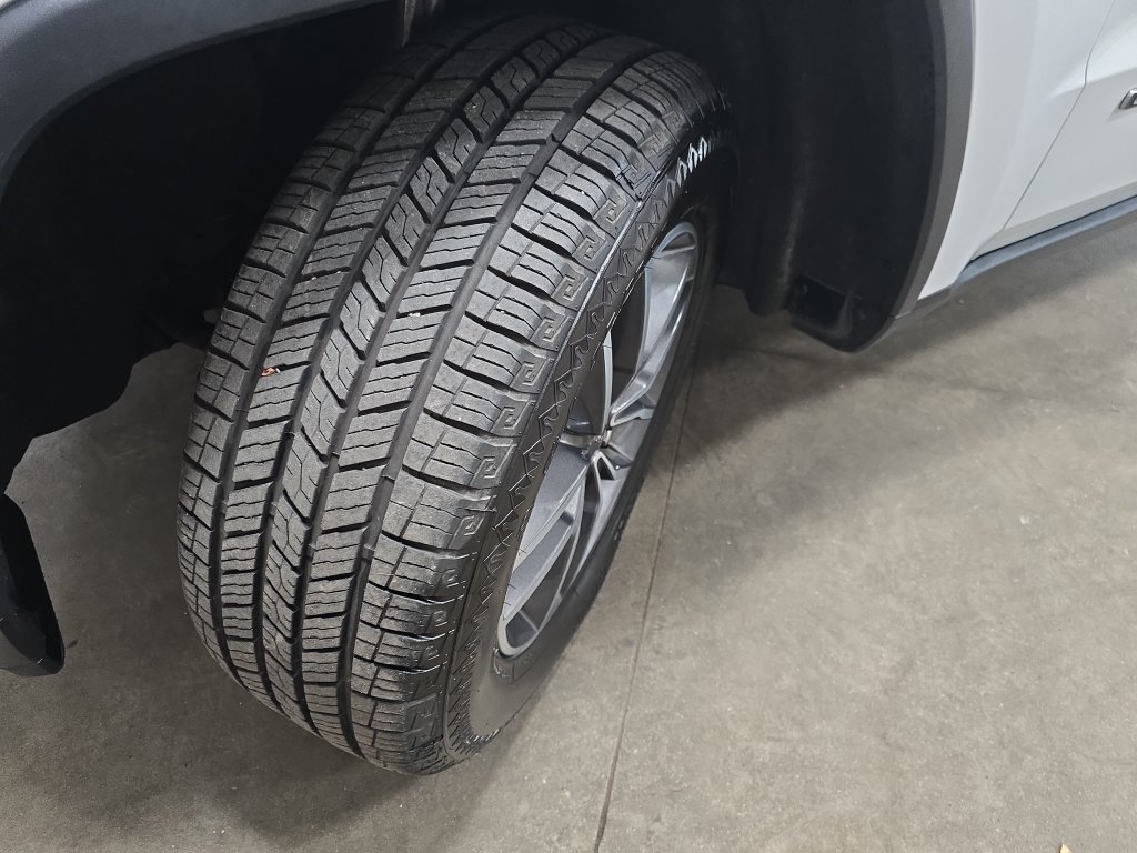Used 2019 Jeep Grand Cherokee Limited AWD/4WD image 35