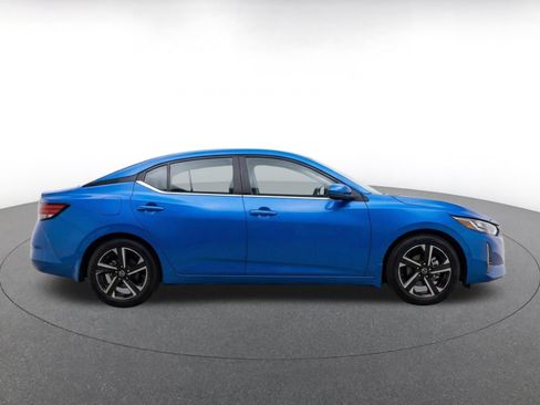 Used 2025 Nissan Sentra SV FWD image 9
