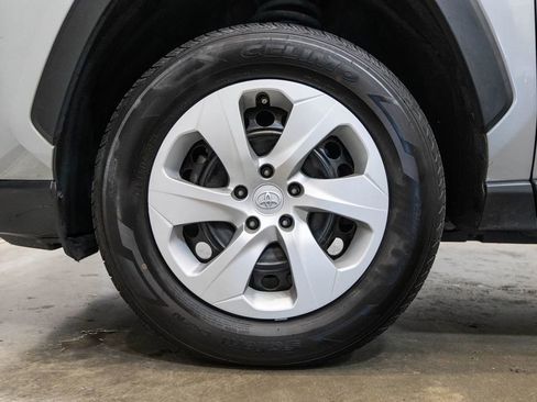 Used 2024 Toyota RAV4 LE AWD/4WD image 11