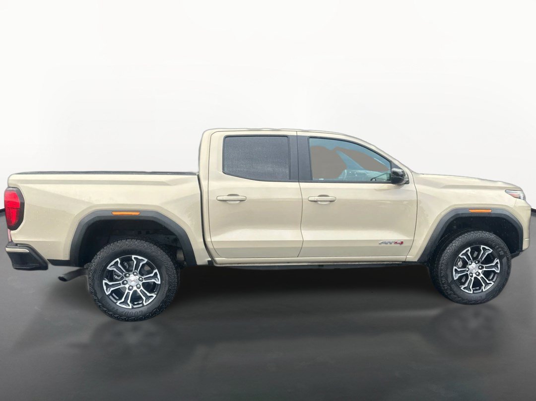 Used 2024 GMC Canyon AT4 AWD/4WD image 2